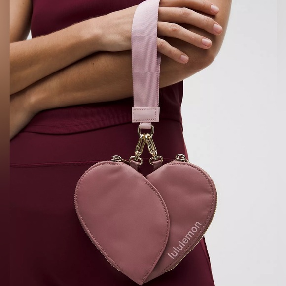 Lululemon Duo pouch heart Wristlet - Picture 4 of 7